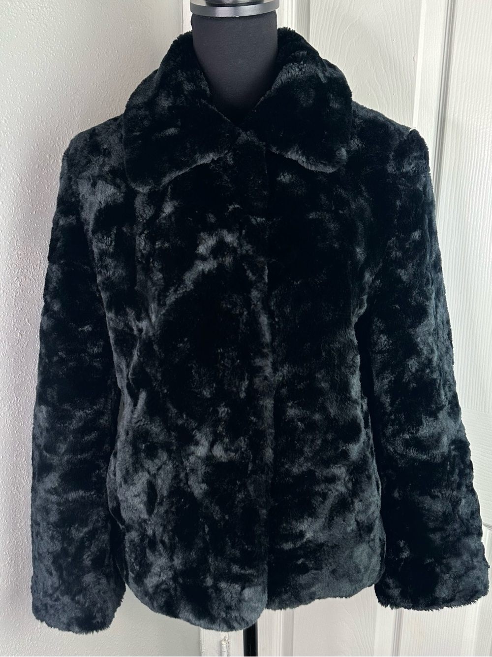 Countess Black Faux Fur Snap Button Up Collared Jacket Lined Pockets Soft Plush